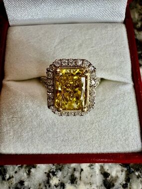 4.1/2TCW- 3.00ct Radiant Cut vivid Yellow Diamond VS1 White & yellow Gold 14k
